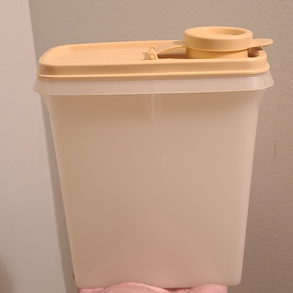 Vintage Tupperware Small Store-n-Pour - Picture 4 of 6